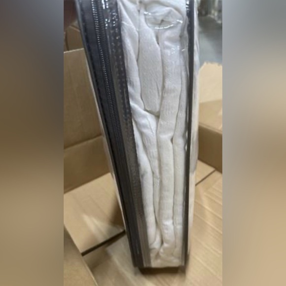 Madison Park Kate White Cotton Seersucker Duvet Cover Set King - Picture 8 of 8